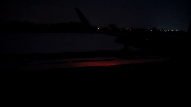 Посадка на аэродроме Жуляны смотреть онлайн