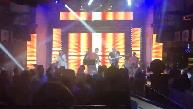Black Eyed Peas - Pump It (De Kuba Live) смотреть онлайн