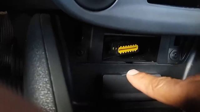 Localização do conector OBD2 do Renault Fluence смотреть онлайн