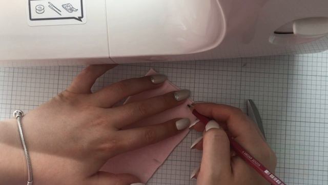 КАК СШИТЬ ШТАНИШКИ ДЛЯ КУКЛЫ БЕЗ ВЫКРОЙКИ. МАСТЕР КЛАСС смотреть онлайн