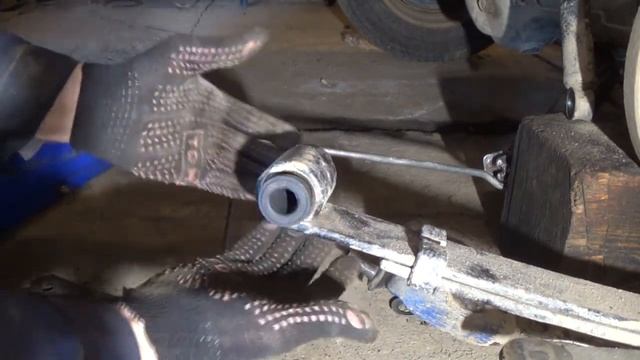 Toyota LiteAce 4WD - Замена втулок рессор и про передние рычаги смотреть онлайн