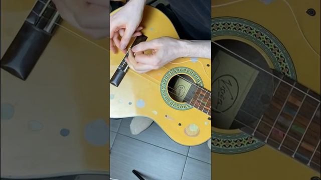 Как поменять струны на гитаре самостоятельно | Часть 5 #классическаягитара #savarez #струны #менять смотреть онлайн