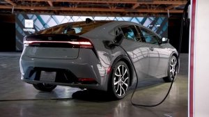 Toyota Prius 2023 цены и обзор ❖ Тойота Приус подзаряжаемый гибрид