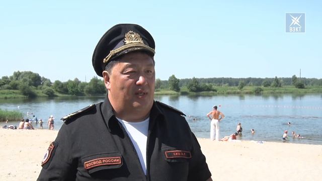 Спасатели вытащили из воды человека. На озере Светлое чуть не произошёл несчастный случай смотреть онлайн