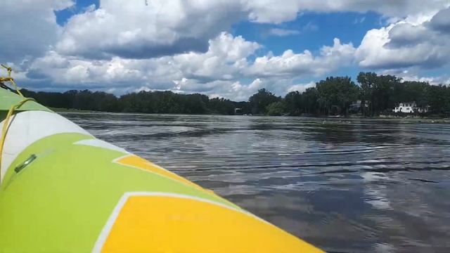 48. Kayak gonflable rivière des mille îles on avance autour de île aux fraises au Canada смотреть онлайн