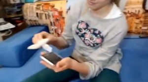 Проверка лайфхака. Как убрать трещины на телефоне.