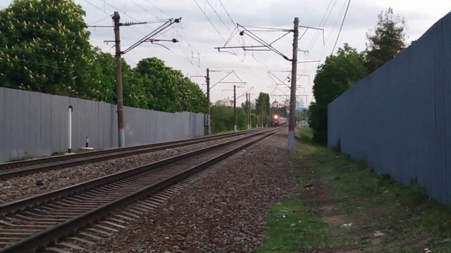 Электровоз ЭП20-066 с пассажирским поездом 305С "Сухум - Москва" смотреть онлайн