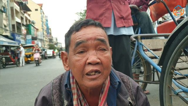 Grandpa Hun Yan,73 years old,sits put a weighting scale, receives Funds from Khmer-French Charity смотреть онлайн