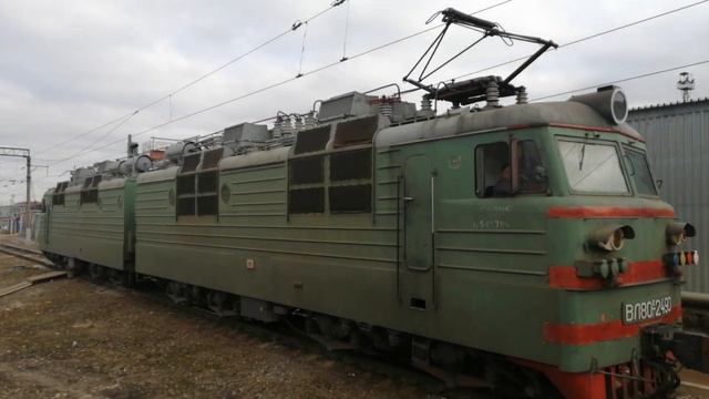 "Зелёная Легенда!" Электровоз ВЛ80С-2490 следует резервом по пятому пути ст. "Сортировочная". смотреть онлайн