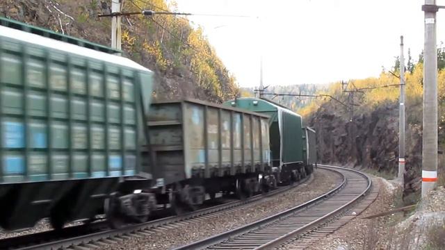 ВЛ10У 242 на перегоне Сыростан - Флюсовая Южно-Уральской железной дороги. смотреть онлайн