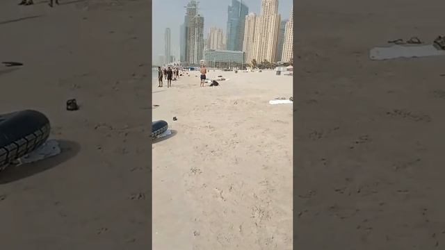 Пляж отеля Ramada hotel &Suites by Wyndham. Дубай Марина смотреть онлайн