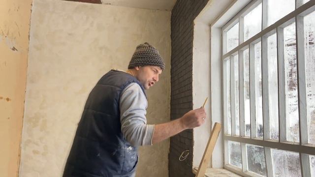 Имитация кирпича на глиняной стене. Будни в Городском Доме! смотреть онлайн