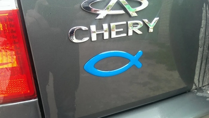 Рыбка на кузове легкового автомобиля, и что она означает смотреть онлайн