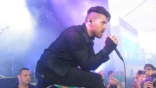 davey havok.....singing out in the crowd смотреть онлайн