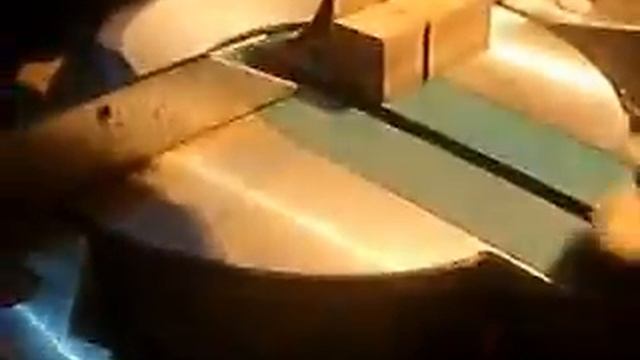 Пила торцовочная комбинированная Макита LH 1200 FL смотреть онлайн