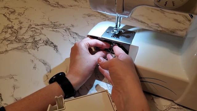How to Thread a Singer Sewing Machine - Threading my Singer Start 1304 Sewing Machine смотреть онлайн