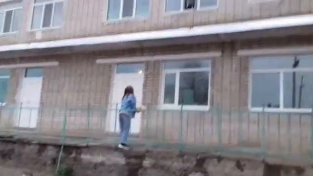 Курьер почты России... смотреть онлайн