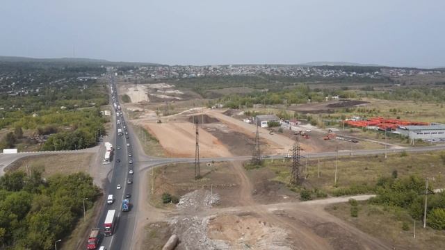 Строительство путепровода над ж/д при выезде из г. Жигулевска. На М-5 транспорт пустили по объездно смотреть онлайн