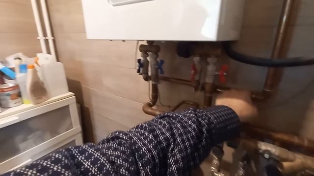 Пришел газ. Отопление одними полами. Переделали котельную. смотреть онлайн
