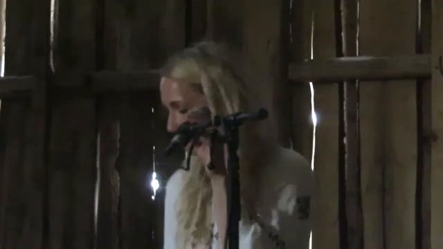 Lenna Kuurmaa - Maailm ei keerle - Kõlli Küünikontsert смотреть онлайн