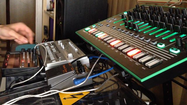 ACID-TECHNO roland aira tr-8,cyclone tt-303 bass bot,korg volca keys смотреть онлайн