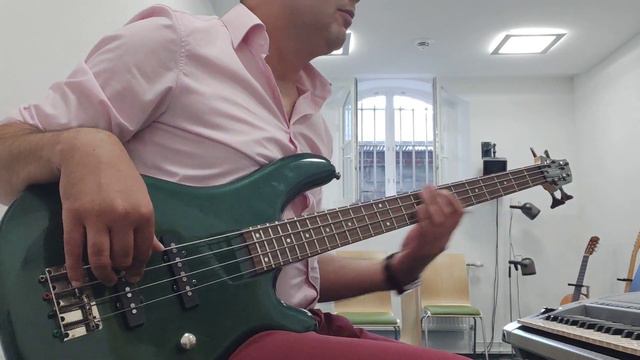 DOES A CHEAP BASS SOUND ALWAYS BAD ???.. 🤔 смотреть онлайн