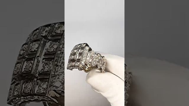 Золотое кольцо с бриллиантами