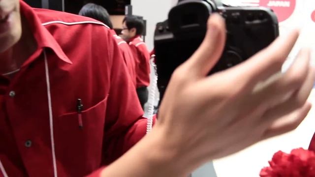 JapanDaily.jp - CP+ 2016 Canon EOS 1DX Mark II booth visit смотреть онлайн