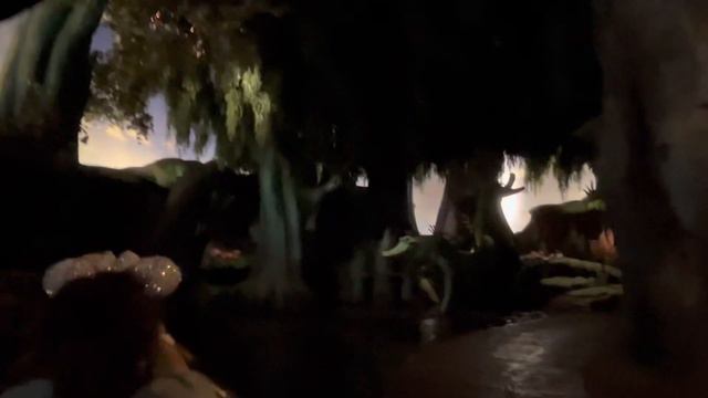 Riding Magic Kingdom’s Splash Mountain On The Last Weekend Before It’s Demolished & Gone Forever! смотреть онлайн