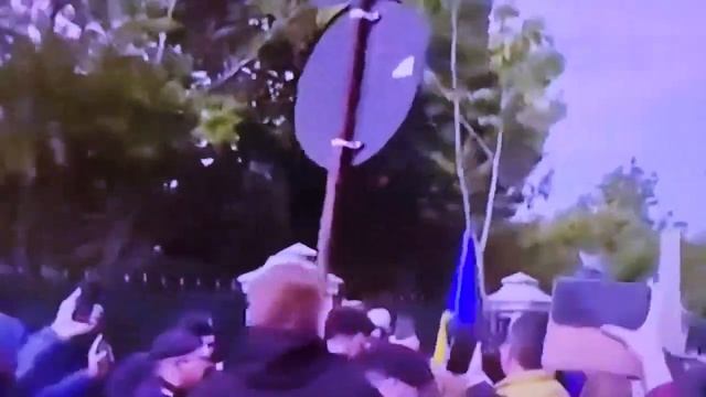 Azi, 10. 05. 2023, extremiștii au încercat să preia puterea prin violență, precum PCR, azi PSD смотреть онлайн