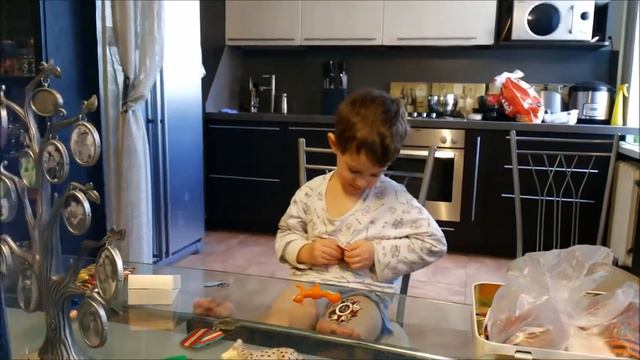 Мотя собирается на парад смотреть онлайн