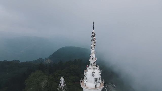 WSZEDŁBYŚ? Najbardziej pokręcona wieża świata - AMBULUWAWA 🇱🇰 Sri Lanka Vlog смотреть онлайн