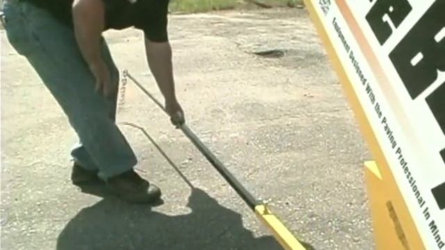 Комбинированная машина для ямочного ремонта LeeBoy 1200S смотреть онлайн