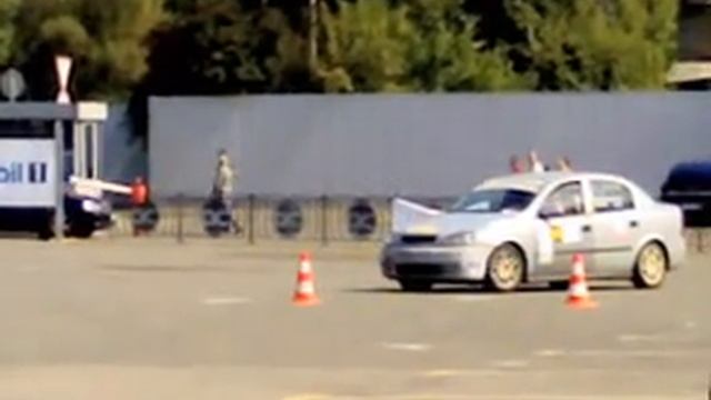Столичное Автошоу 12 09 2010 фигура слепой водитель Опель Астра смотреть онлайн