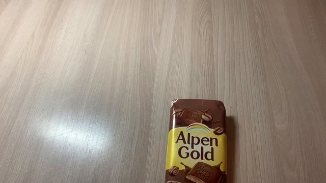 Распаковка шоколада «Alpen Gold” с начинкой со вкусом капучино