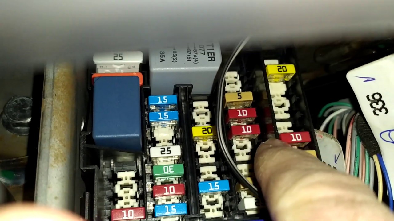 Замена предохранителя освещение салона Рено Флюенс смотреть онлайн