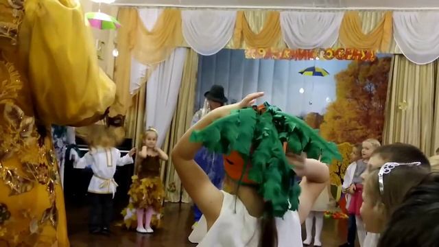 Принцесса Васена детский садик праздник осени ,группа Лучики , хоровод )) смотреть онлайн