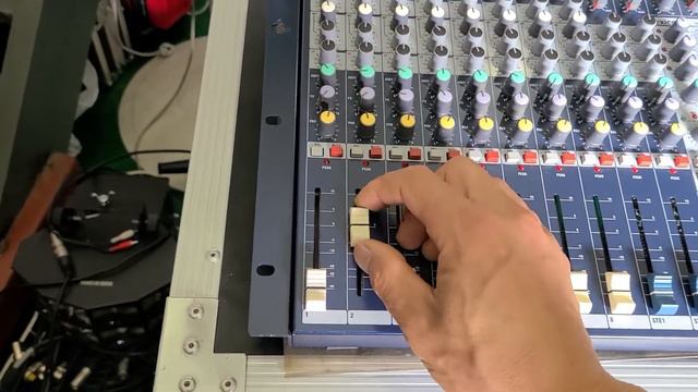 사운드크래프트 EFX8 8채널 이펙터내장형 음향콘솔 중고 смотреть онлайн