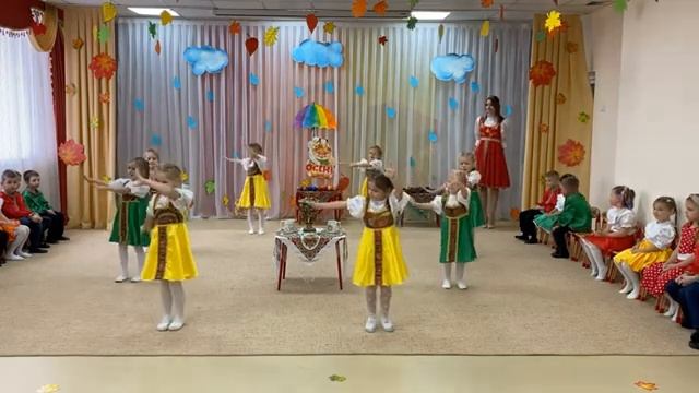 Осенний утренник "Золотая ярмарка" в старшей группе (1 подгруппа) в детском саду (фрагменты) смотреть онлайн