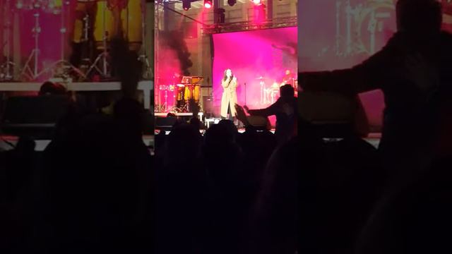 Elhaida Dani - Im Alive (Live ne 29 Nentor , Nata e Bardhe) смотреть онлайн