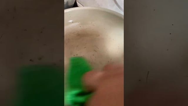 Как отмыть жирную сковороду без средств для мытья посуды и химии. смотреть онлайн