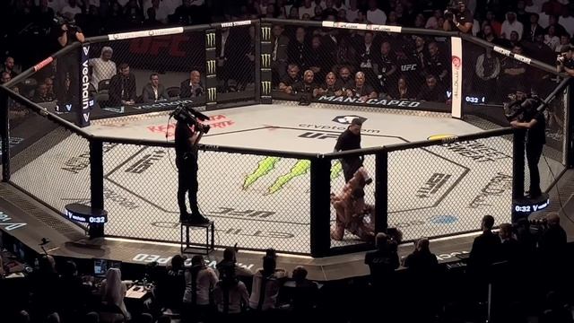 Полный бой Ислам Махачев - Чарльз Оливейра / Запись со стадиона UFC 280 смотреть онлайн