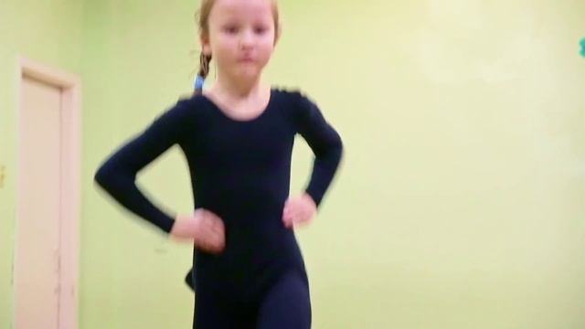 Первый месяц занятий в группе детских танцев смотреть онлайн