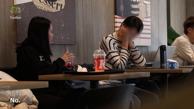 When People Find the Girl's Fiance Cheating on Her | Social Experiment 发现女孩的未婚夫出轨，陌生人们会告诉她真相吗？（社会实验 смотреть онлайн