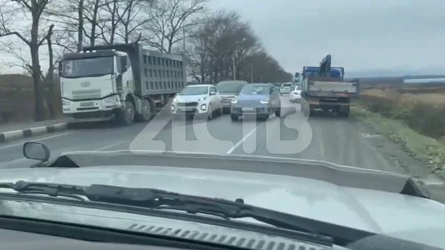 Три автомобиля столкнулись в Южно-Сахалинске смотреть онлайн