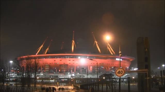 Стадион Газпром Арена в Петербурге в ночной подсветке. смотреть онлайн