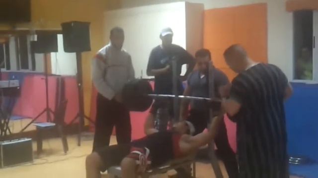 Youssef.L 150 kg (330 lbs) Bench Press смотреть онлайн