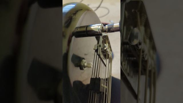 How to fix a loose knob on your bass guitar. смотреть онлайн