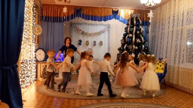 Хоровод под Новый год) смотреть онлайн