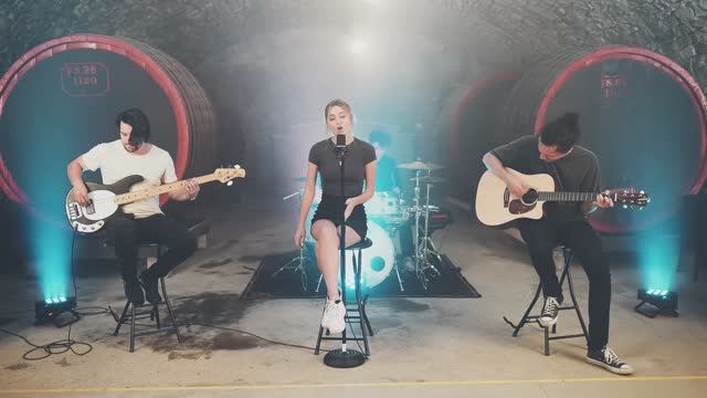“Don’t Look Back in Anger” - Oasis (Acoustic Cover by First to Eleven) смотреть онлайн
